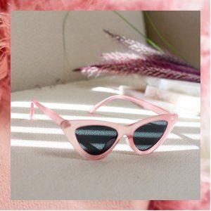 Vintage Retro Pink Sunglasses - Trendy and Classy